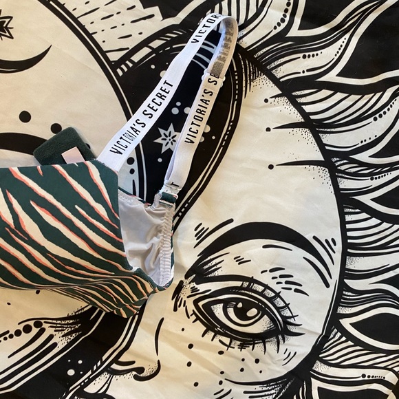 NWOT VICTORIA SECRET bra - Picture 5 of 13